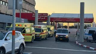 האמבולנסים עם פצועי הפיגוע בצומת כרכור בביה"ח הלל יפה