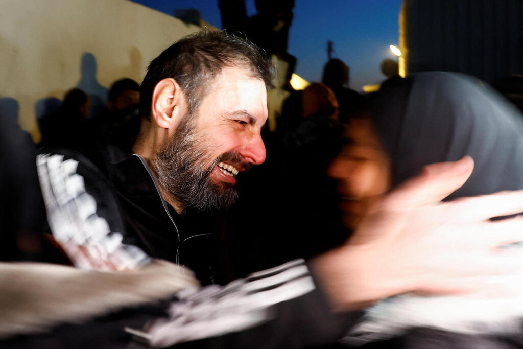 Prisoners released (Photo: Hatem Khaled/Reuters, Jehad Alshrafi/AP) שחרור אסירים ביטחוניים לחאן יונס, רצועת עזה