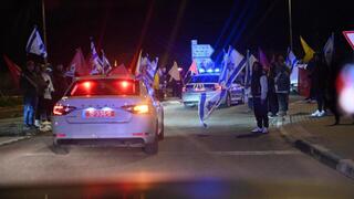 ארונות של חטופים חללים מלווים כעת על ידי כוחות מיוחדים של משטרת ישראל ושל צה״ל, ועושים את דרכם למרכז הלאומי לרפואה משפטית