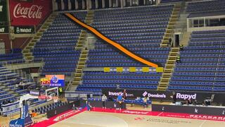 הסרט הכתום לזכר משפחת ביבס באולם בבלגרד לפני המשחק של מכבי ת"א נגד פנרבחצ'ה