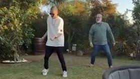 עומר ונקרט רוקד טראנס עם אביו