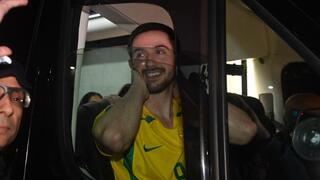 עומר שם טוב ומשפחתו מגיעים חזרה לביתו לאחר שחרורו מביה"ח בילינסון