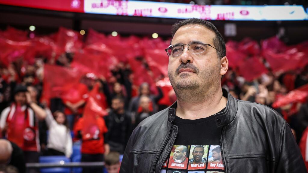 Hapoel Tel Aviv owner Ofer Yannay (Photo: Oz Mualem) בעלי הפועל ת"א עופר ינאי