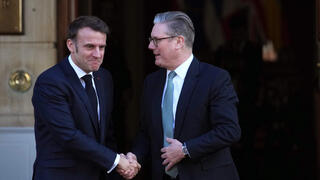 מנהיגי בריטניה ו צרפת קיר סטרמר ו עמנואל מקרון 