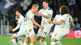 שחקני לאציו חוגגים ניצחון דרמטי