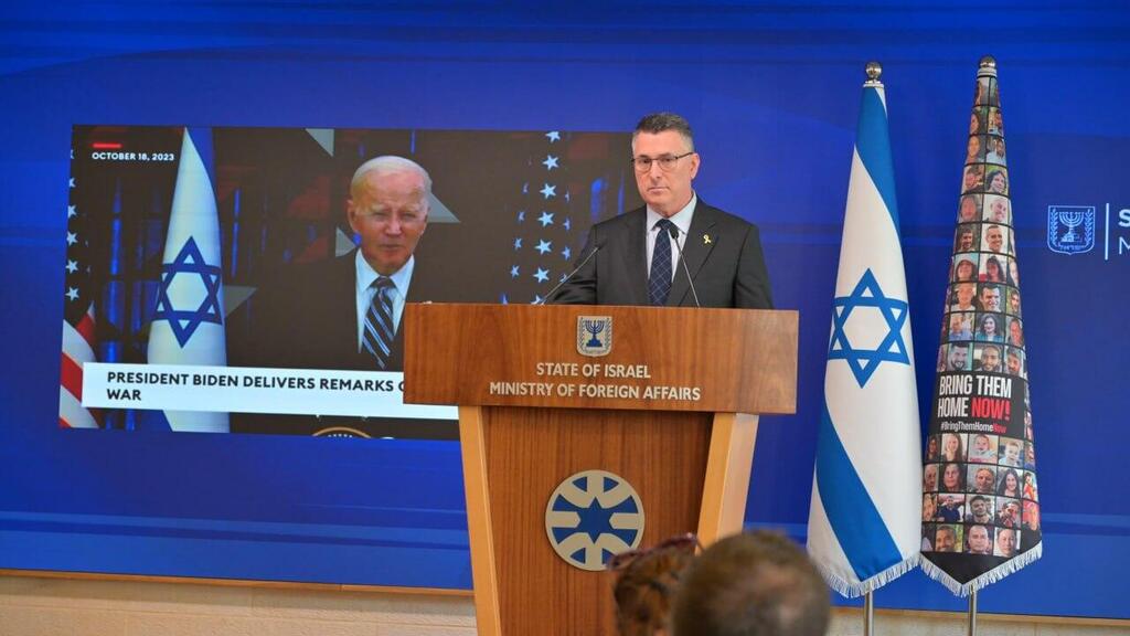שר החוץ גדעון סער בתדרוך שבועי לתקשורת הזרה במשרד החוץ