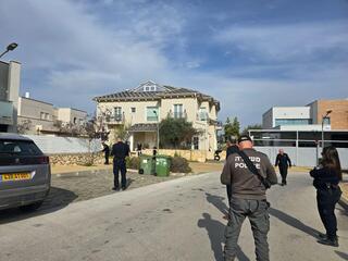 נמצא רימון עם ברכת מזל טוב ופרחים ואיום בכניסה לביתו של ראש המועצה האזורית מרום הגליל עמית סופר