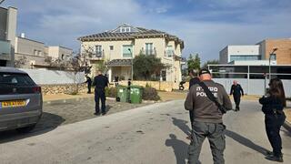 נמצא רימון עם ברכת מזל טוב ופרחים ואיום בכניסה לביתו של ראש המועצה האזורית מרום הגליל עמית סופר