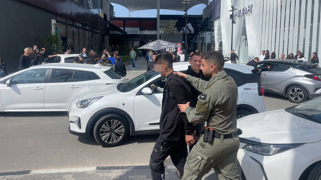 פשיטה של המשטרה ומג"ב על ביג גלילות בעקבות התרעות על שב"חים שמועסקים במקום