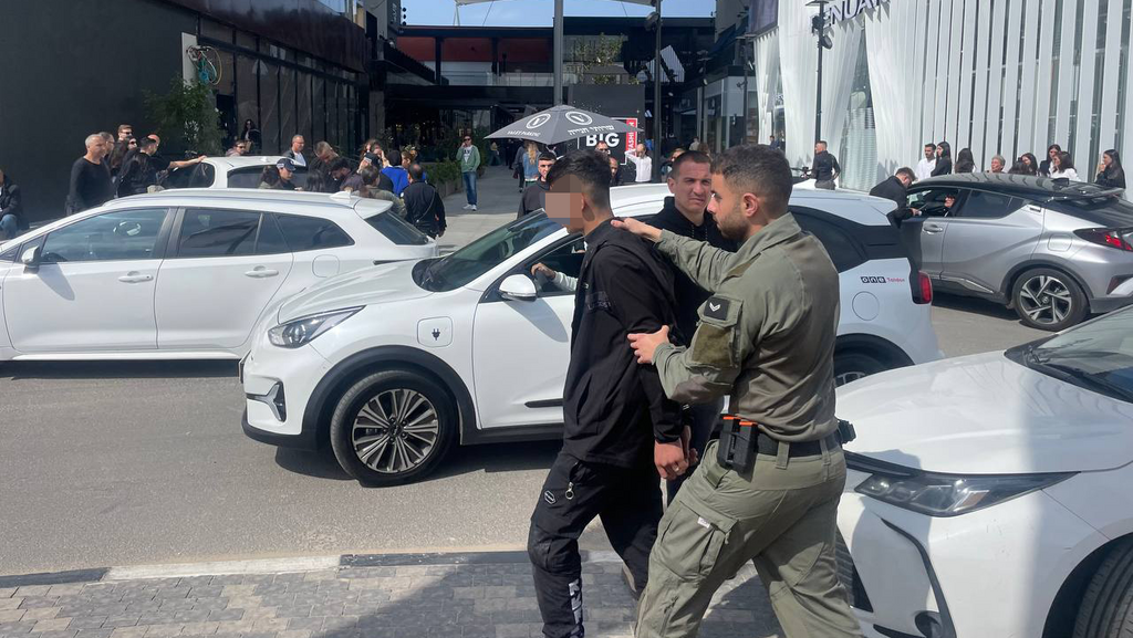 פשיטה של המשטרה ומג"ב על ביג גלילות בעקבות התרעות על שב"חים שמועסקים במקום