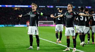 מרטין אודגור ולאנדרו טרוסאר בעננים