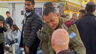 הרמטכ"ל היוצא רב אלוף הרצי הלוי בכיכר החטופים