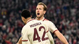 הארי קיין חוגג עם ג'מאל מוסיאלה