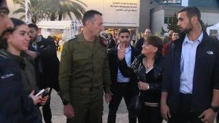 הרמטכ"ל היוצא רב אלוף הרצי הלוי בכיכר החטופים