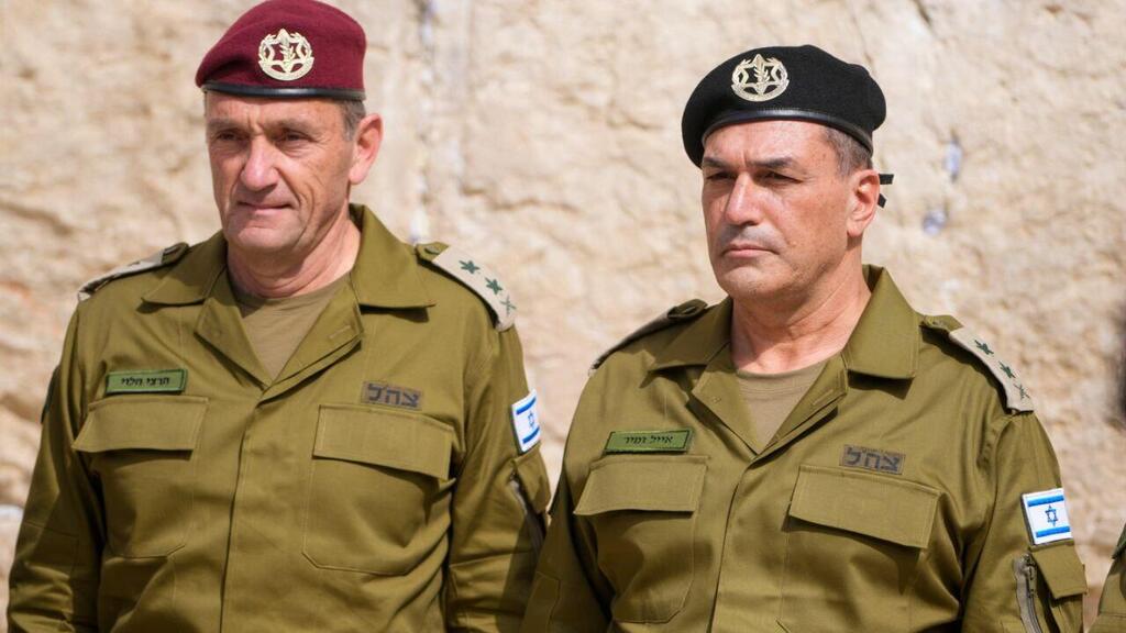 הרמטכ"ל הנכנס אייל זמיר ומשפחתו ברחבת הכותל המערבי