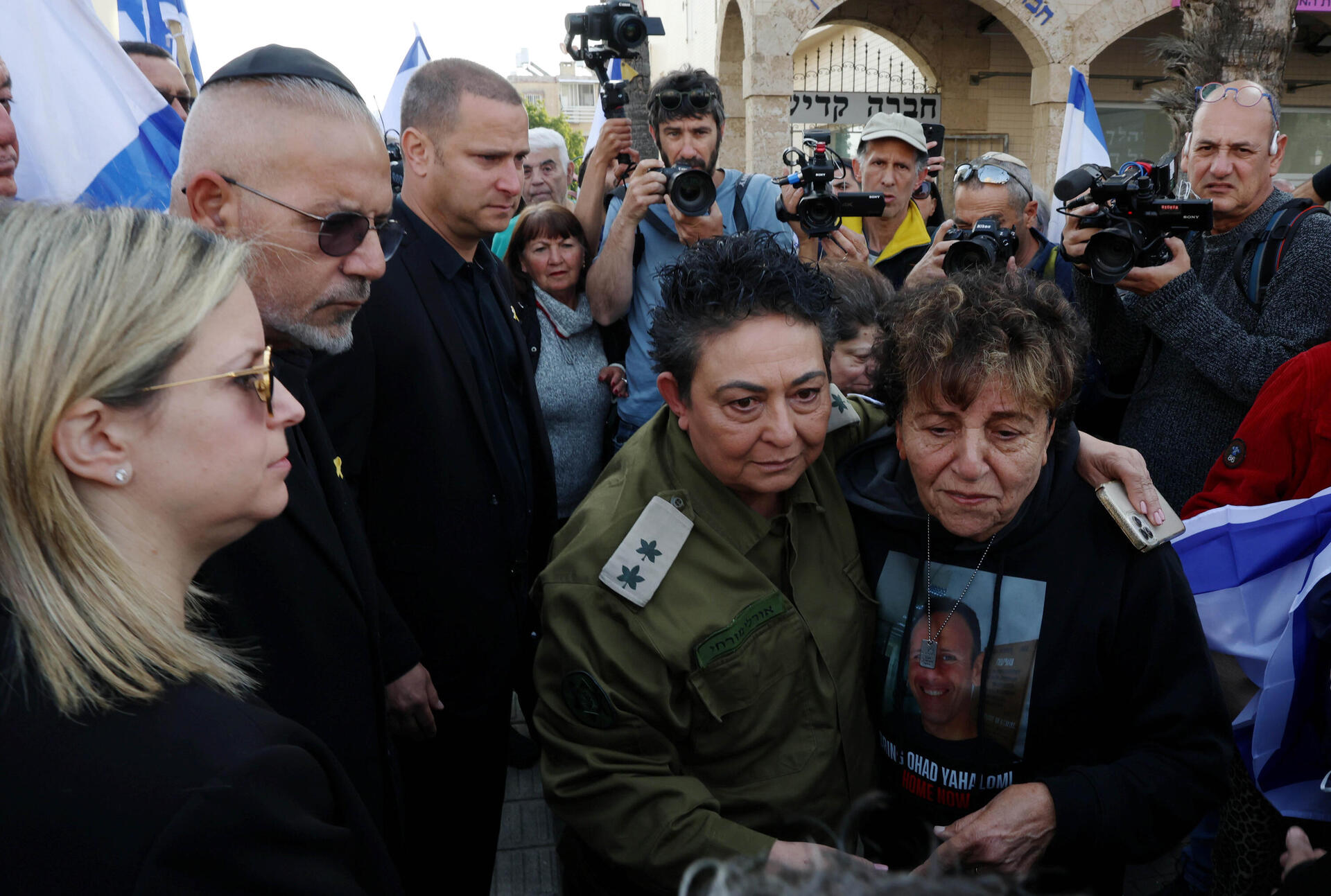 אסתר, אימו של אוהד יהלומי ז"ל שנרצח בשבי, מלווה אותו בדרכו האחרונה 