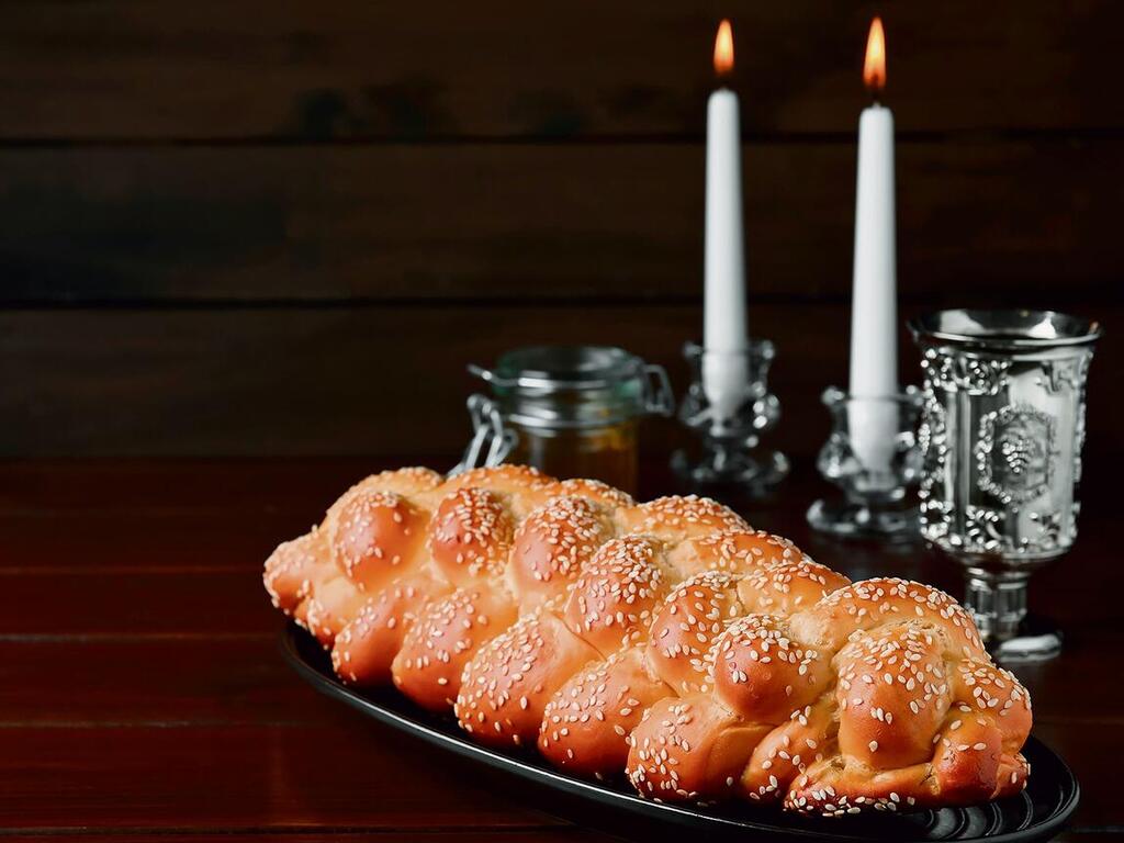 חלה ונרות שבת