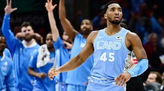 דונובן מיטשל חוגג