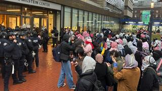 המפגינים וכוחות המשטרה