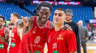 ג'ונתן מוטלי וים מדר מאושרים