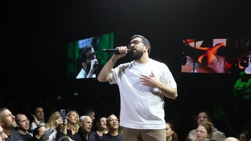 חנן בן ארי בהופעה, מתוך פסטיבל רוק פתאל