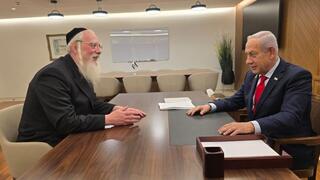 ראש הממשלה בנימין נתניהו נפגש עם ח"כ הרב ישראל אייכלר, לקראת אישור החוק להקמת הרשות למאבק בעוני