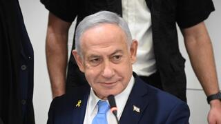 רה"מ בנימין נתניהו נכנס לאולם הדיונים על מנת לתת עדות בתיקי אלפים