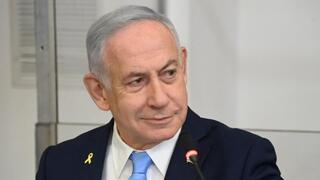 רה"מ בנימין נתניהו נכנס לאולם הדיונים על מנת לתת עדות בתיקי אלפים