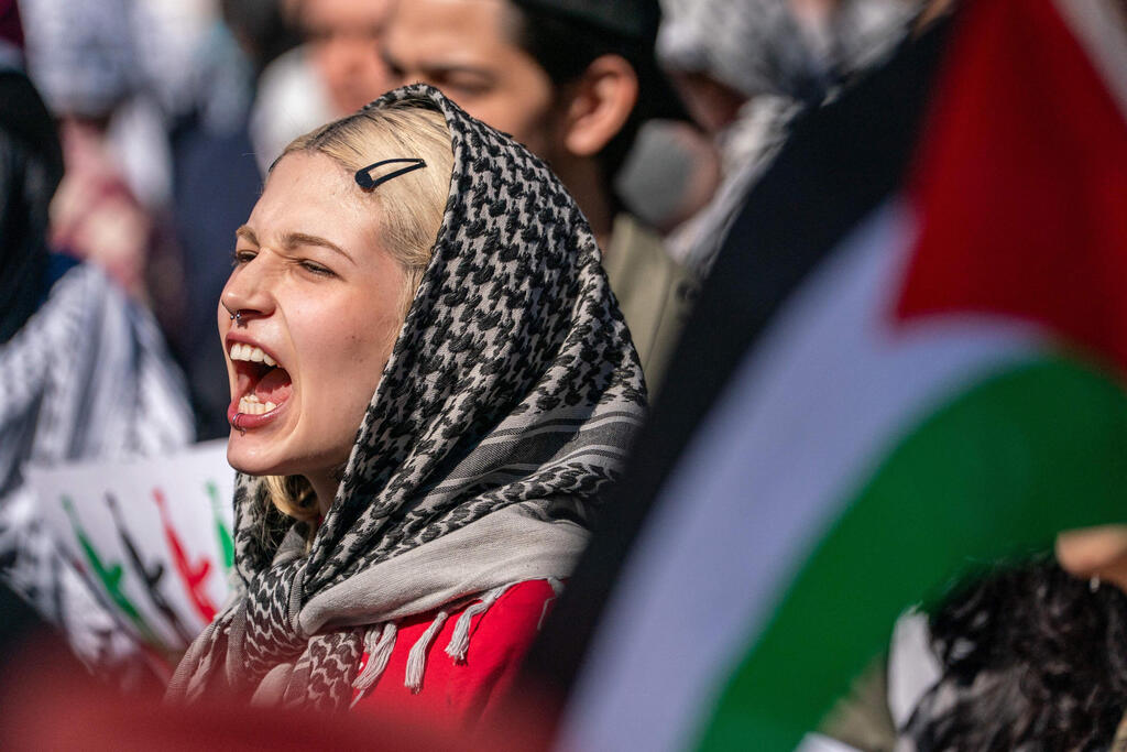 Pro-Palestinian demonstration at Columbia University in New York (Photo: David Dee Delgado / GETTY IMAGES NORTH AMERICA / AFP) הפגנה פרו-פלסטינית בעד מחמוד חליל מנהיג המחאה ב אוניברסיטת קולומביה ב ניו יורק ארה"ב 11 במרץ