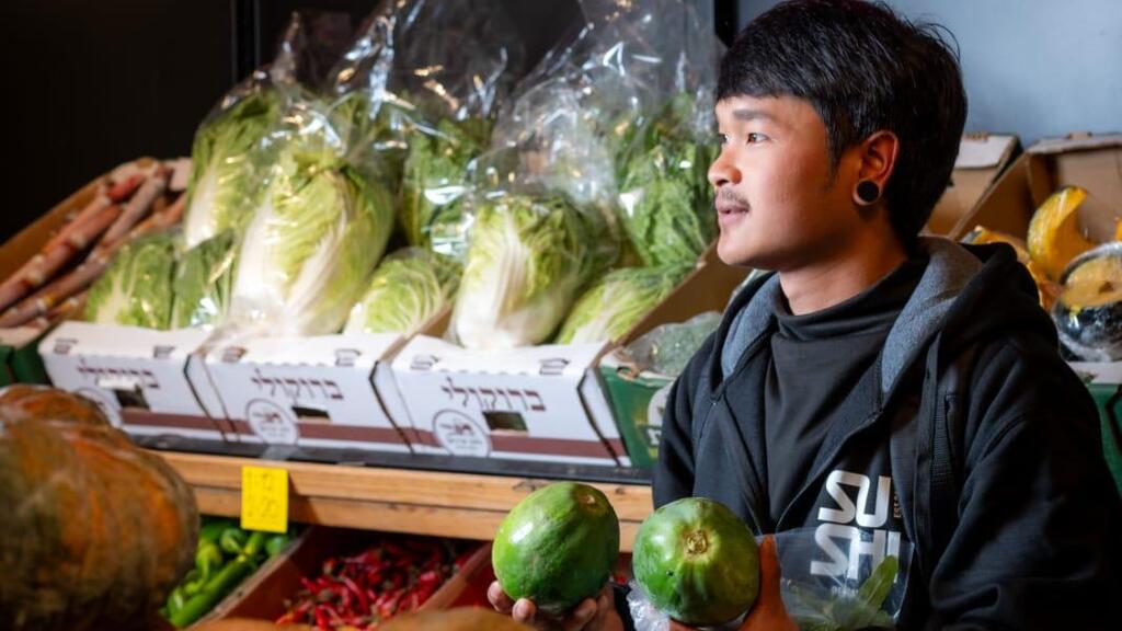 חנות הירקות של מונדו בתחנה המרכזית