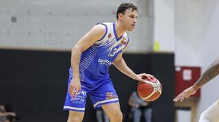 רועי הובר עם הכדור