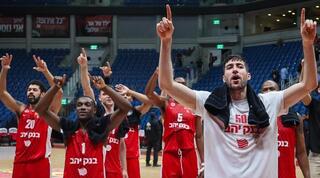 שחקני הפועל ירושלים מודים לקהל