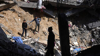 פלסטינים מתפנים מבתיהם בצפון רצועת עזה, בצל החזרה ללחימה וסיום הפסקת האש