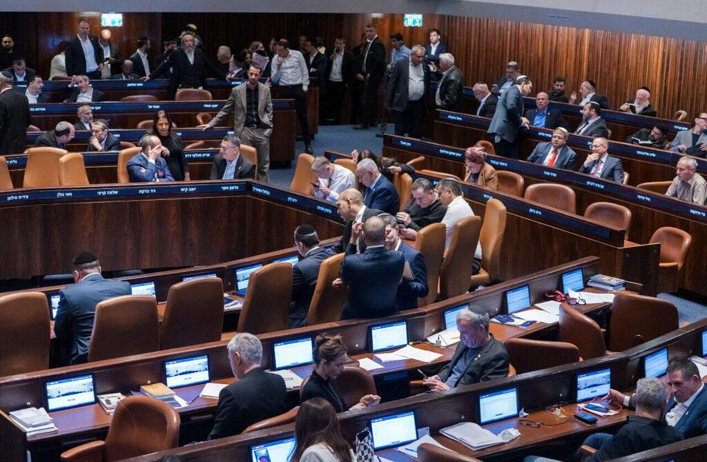Itamar Ben-Gvir is sworn in in the Knesset plenum ahead of voting on the state budget bill (Photo: Shilo Shalom) איתמר בן גביר במליאת הכנסת - השבעתו לחזרה לממשלה