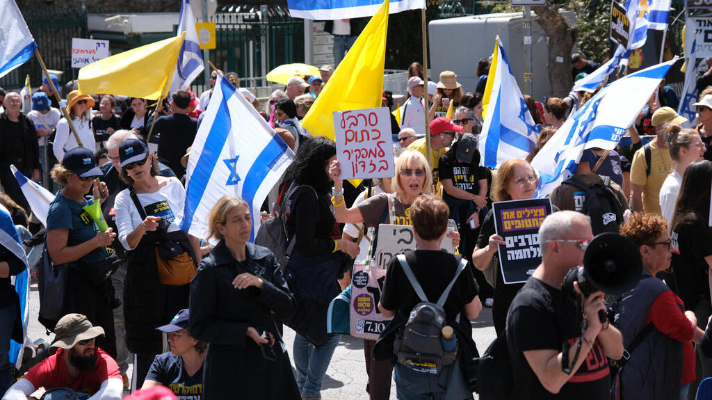 מחאות ברחבי ירושלים, מול מעון רה"מ והכנסת בעקבות החזרה ללחימה בעזה ופיטורי ראש השב"כ