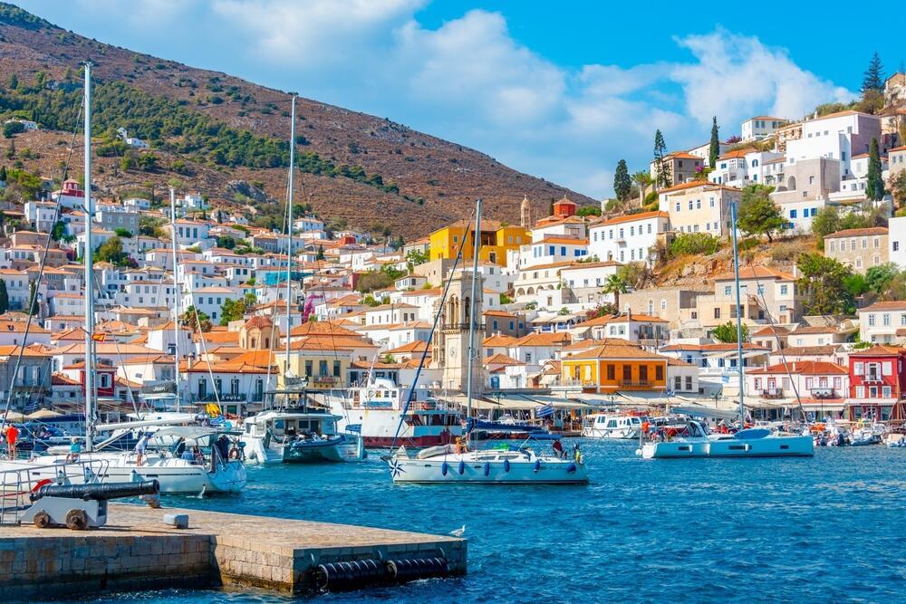 Hydra harbor (Photo: trabantos / shutterstock) נמל הידרה