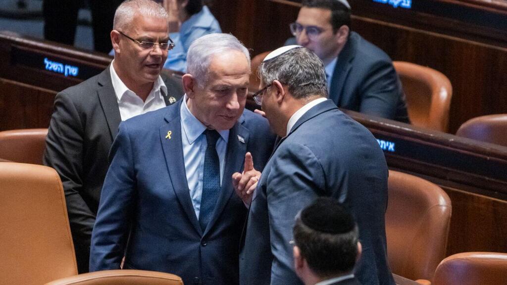 Нетаниягу и Бен-Гвир в кнессете (Фото: Шалев Шалом) איתמר בן גביר במליאת הכנסת - השבעתו לחזרה לממשלה