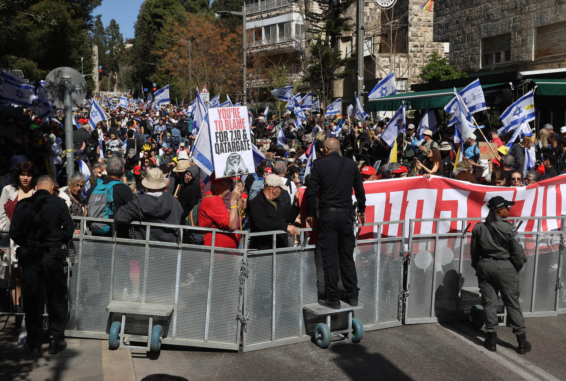 הפגנה מול משרד ראש הממשלה נגד פיטורי ראש השב"כ 