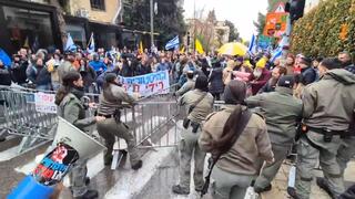 צעדת מחאה בקריאה לשחרור החטופים ברחוב עזה בירושלים