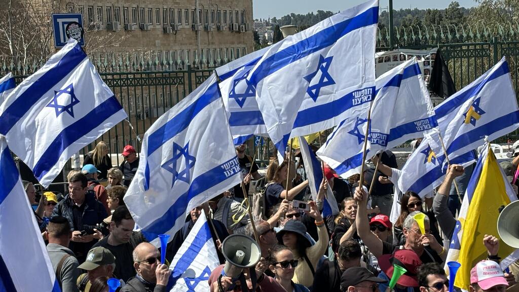 צעדה והפגנת ענק נגד הדחת היועמ"שית בירושלים