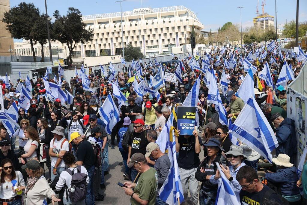 צעדה והפגנת ענק נגד הדחת היועמ"שית בירושלים