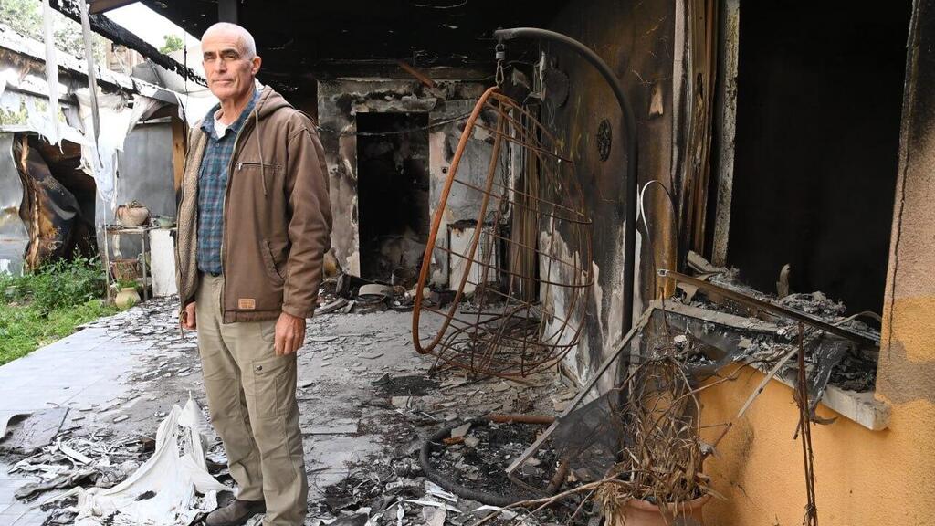 Amid the ruins. Ron Bahat  (photo: Herzl Yosef) Χ¨ΧΧ ΧΧΧ