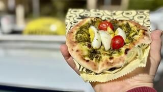 פיתה עם תוספות במאפיית התאומים, נוף הגליל