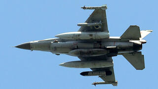 מטוס f-16 של חיל האוויר מעל יקנעם עילית