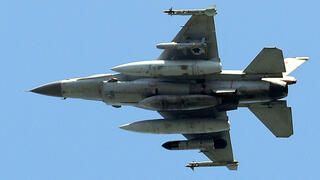 מטוס f-16 של חיל האוויר מעל יקנעם עילית