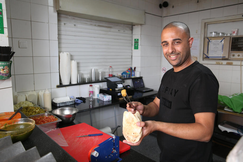 פלאפל דבורה, פרדס חנה כרכור