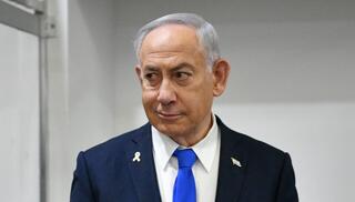 רה"מ בנימין נתניהו נכנס לאולם הדיונים על מנת לתת את עדותו בתיקי אלפים