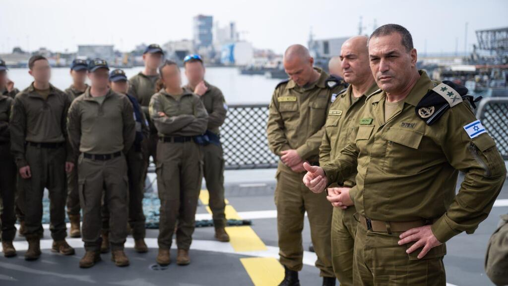 הרמטכ״ל, רב-אלוף אייל זמיר, בביקור בבסיס חיל הים בחיפה