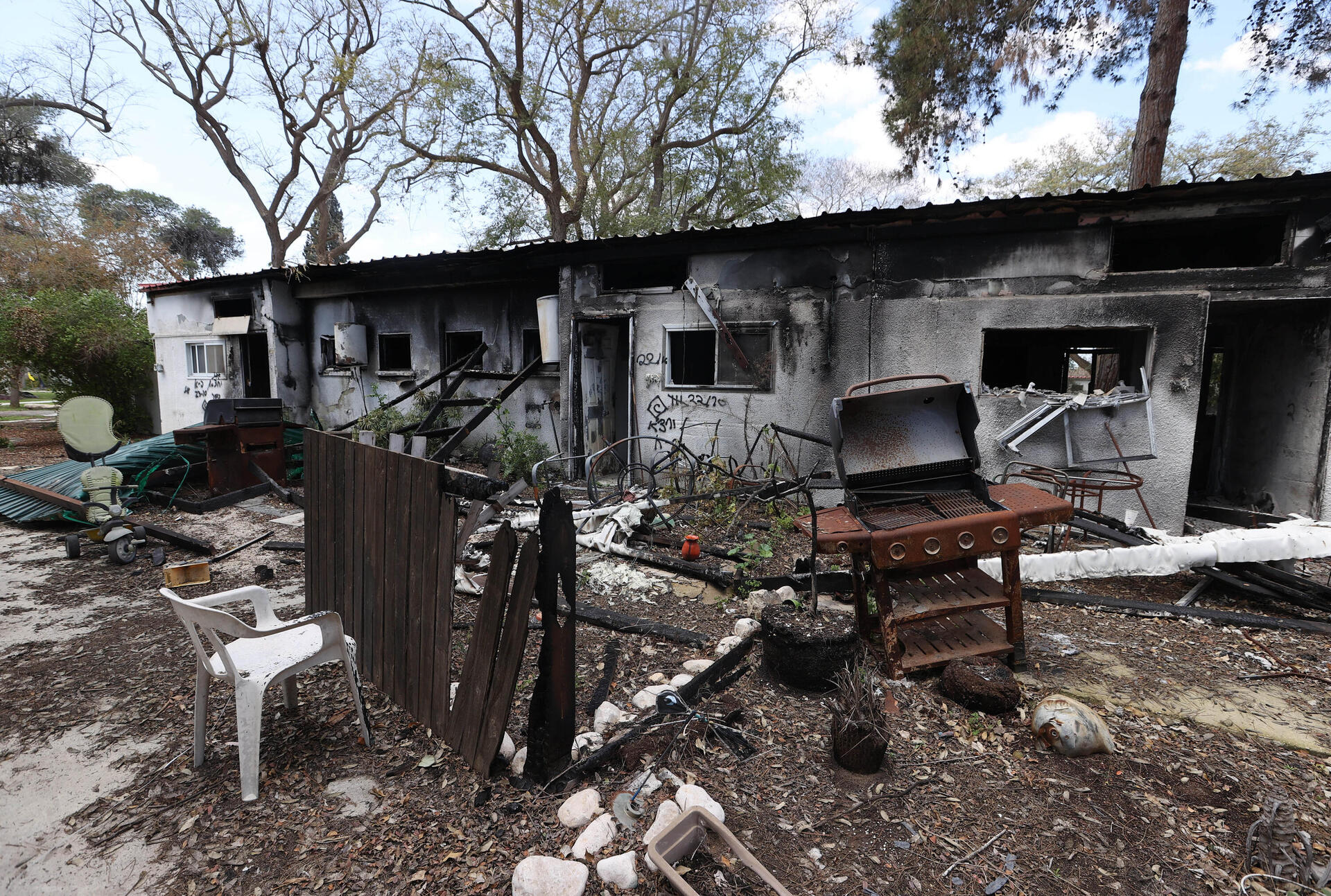 קיבוץ ניר עוז אחרי הפגיעה הנוראית ב-7 באוקטובר 