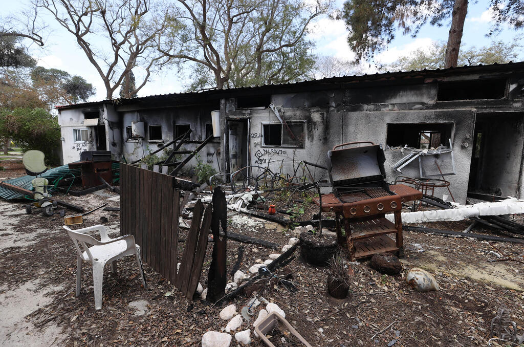Сожженые дома кибуца Нир-Оз (Фото: Гади Кабало) קיבוץ ניר עוז אחרי הפגיעה הנוראית ב-7 באוקטובר